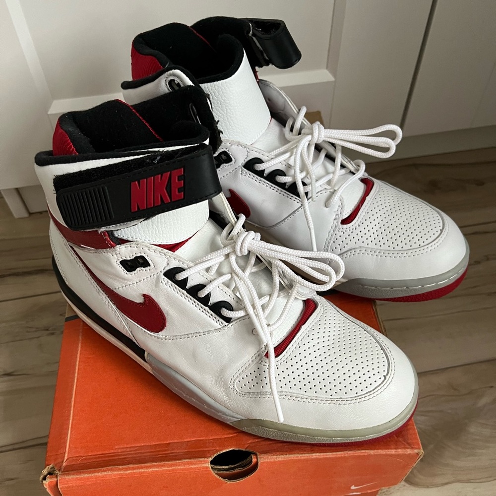 Nike Air Revolution 2002